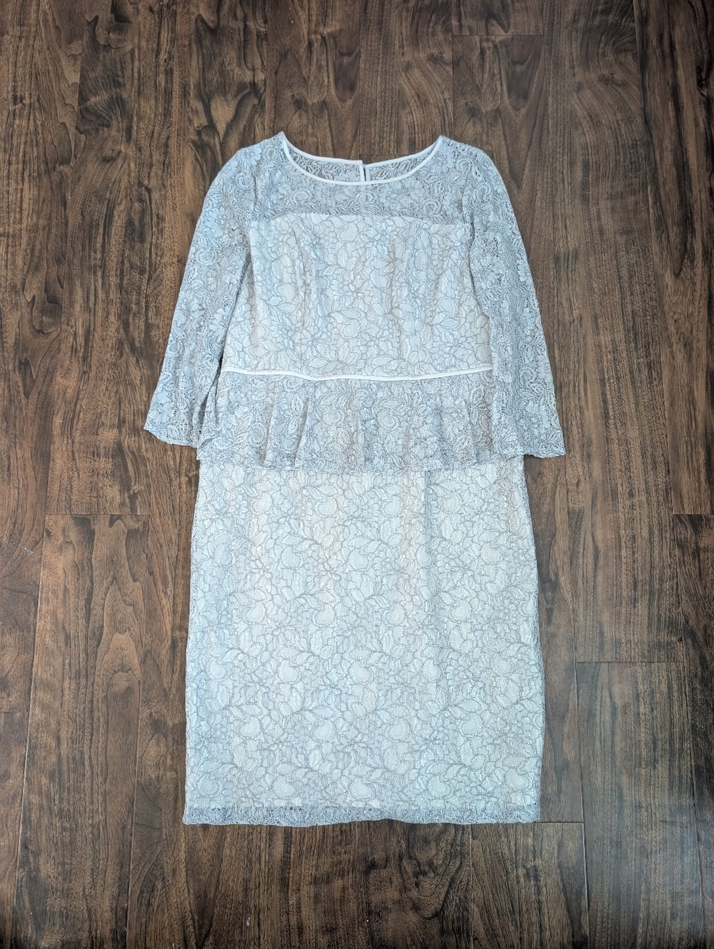 Adrianna Papell 16 Elegant Light Grey Lace Peplum Dress